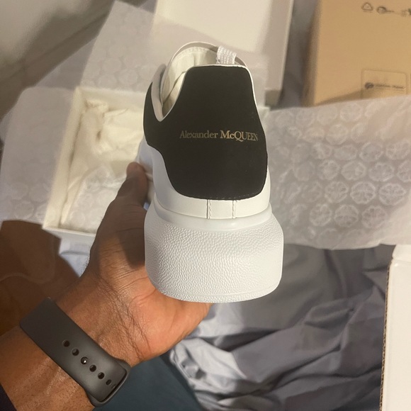 Brand new Alexander McQueen - Picture 13 of 16